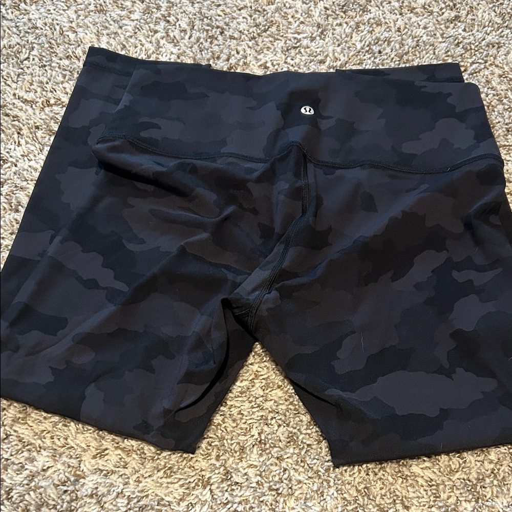 Lululemon camo cropped leggings - Picture 4 of 4